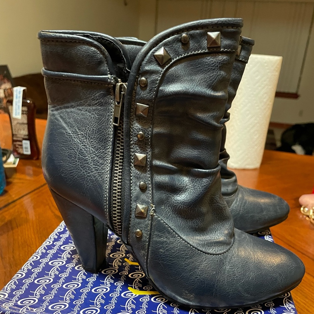 Womans Lollipop booties size 7.5